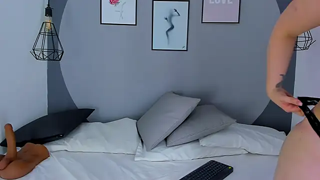 Snapshot of Hanna_Moonlight_ chatting on 12-29-24, 04:40 Hanna Moonlight online show from 12-29-24, 04:40