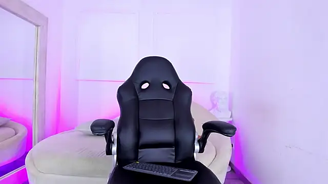 Snapshot of Hanna_Moonlight_ chatting on 02-12-25, 07:56 Hanna Moonlight online show from 02-12-25, 07:56