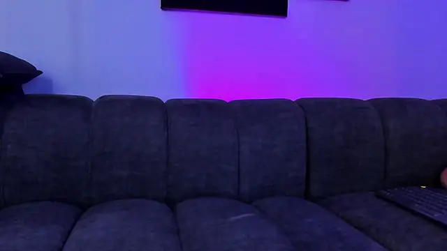 Snapshot of Hanna_Moonlight_ chatting on 02-25-25, 03:05 Hanna Moonlight online show from 02-25-25, 03:05