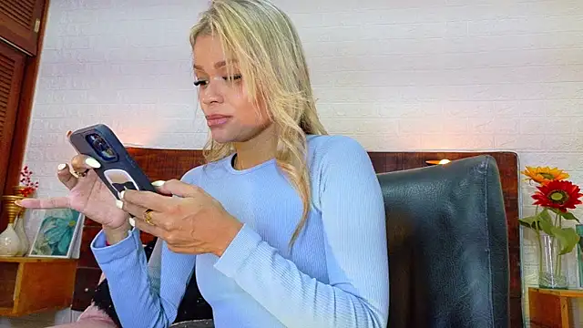 Snapshot of Celeste_sanz chatting on 09-16-25, 06:42 Celeste sanz online show from 09-16-25, 06:42