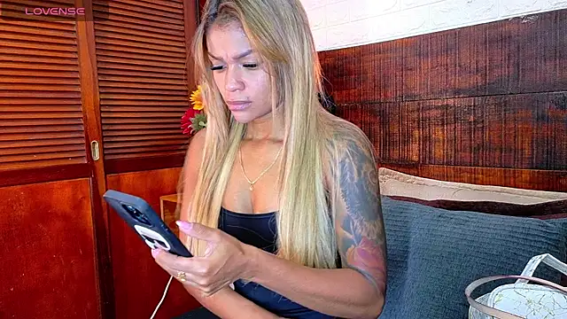 Snapshot of Celeste_sanz chatting on 11-13-25, 10:47 Celeste sanz online show from 11-13-25, 10:47