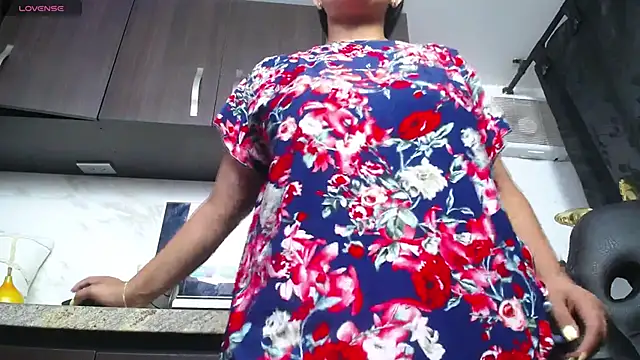 Snapshot of iniyalaboni chatting on 09-30-25, 08:14 iniyalaboni online show from 09-30-25, 08:14