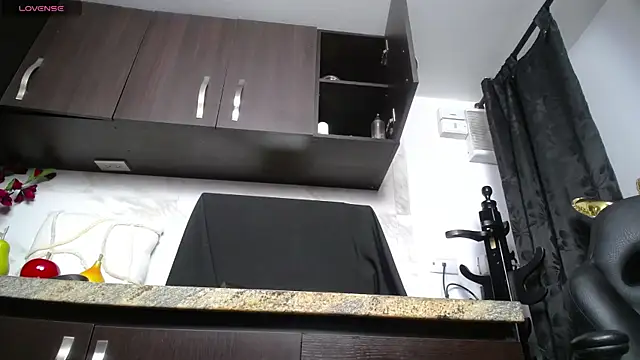 Snapshot of iniyalaboni chatting on 10-13-25, 08:20 iniyalaboni online show from 10-13-25, 08:20