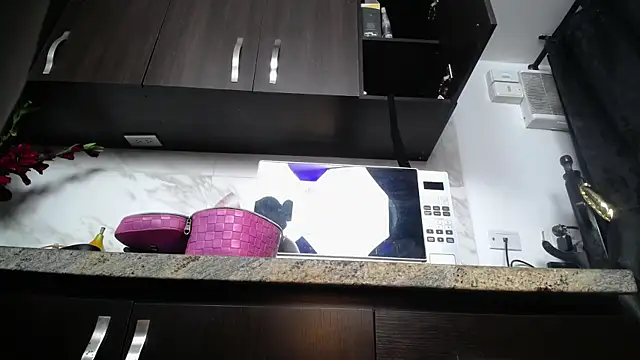 Snapshot of iniyalaboni chatting on 11-22-25, 09:03 iniyalaboni online show from 11-22-25, 09:03