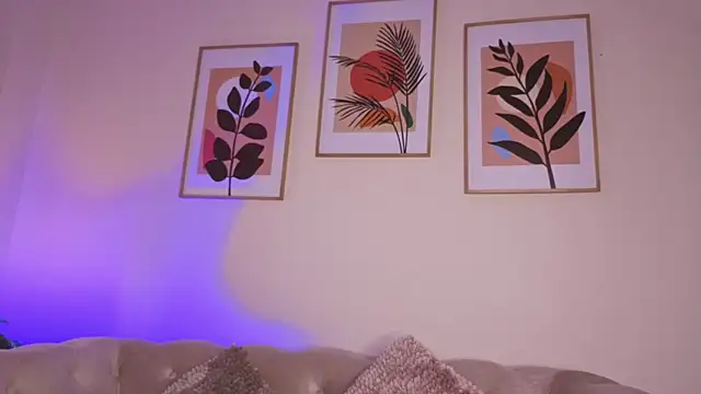 DahianaWalcott online show from 12-17-25, 08:15