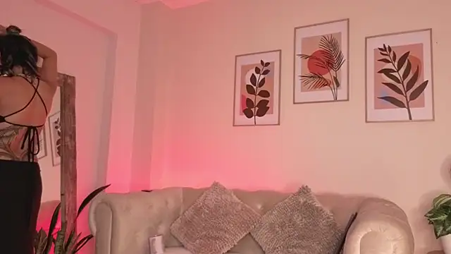 DahianaWalcott online show from 02-20-26, 05:13