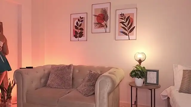 DahianaWalcott online show from 03-12-26, 06:14