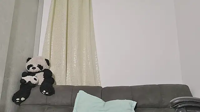 Snapshot of miss_valery2 chatting on 07-09-26, 10:52 miss valery2 online show from 07-09-26, 10:52