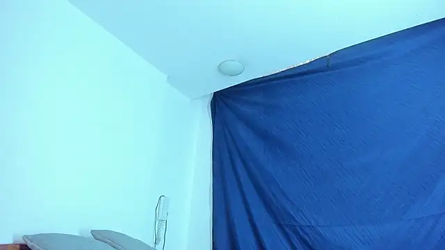 Snapshot of emiily15__ chatting on 12-16-24, 05:54 emiily15 online show from 12-16-24, 05:54