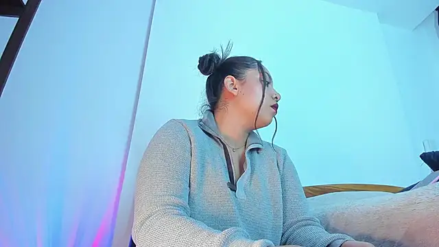 Snapshot of emiily15__ chatting on 03-02-25, 01:04 emiily15 online show from 03-02-25, 01:04