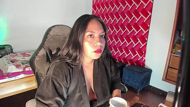 emiily15   online show from 05-27-26, 06:16