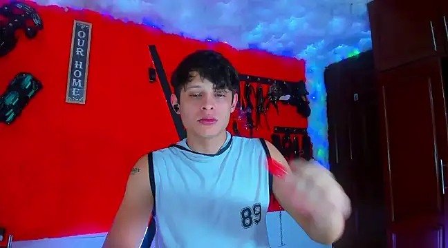 Snapshot of LilOwen_ chatting on 03-13-25, 08:54 LilOwen online show from 03-13-25, 08:54