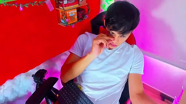 Snapshot of LilOwen_ chatting on 09-20-25, 07:15 LilOwen online show from 09-20-25, 07:15