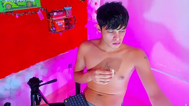 Snapshot of LilOwen_ chatting on 09-25-25, 07:17 LilOwen online show from 09-25-25, 07:17