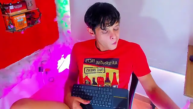 Snapshot of LilOwen_ chatting on 09-26-25, 08:13 LilOwen online show from 09-26-25, 08:13