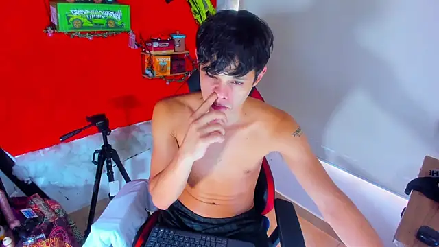 Snapshot of LilOwen_ chatting on 10-22-25, 06:29 LilOwen online show from 10-22-25, 06:29