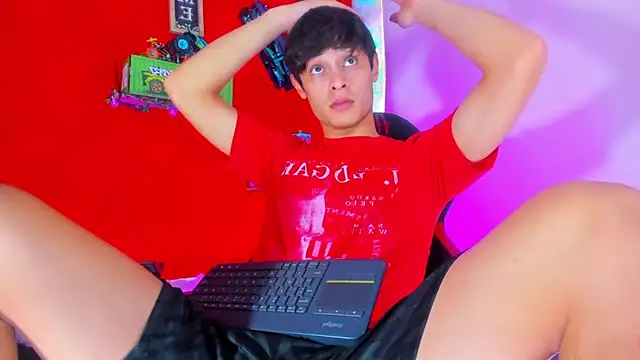 Snapshot of LilOwen_ chatting on 10-25-25, 05:51 LilOwen online show from 10-25-25, 05:51