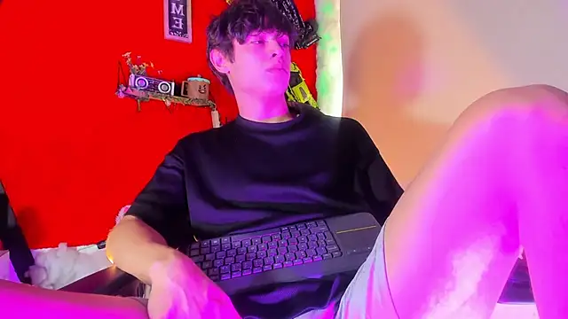 Snapshot of LilOwen_ chatting on 11-23-25, 05:02 LilOwen online show from 11-23-25, 05:02