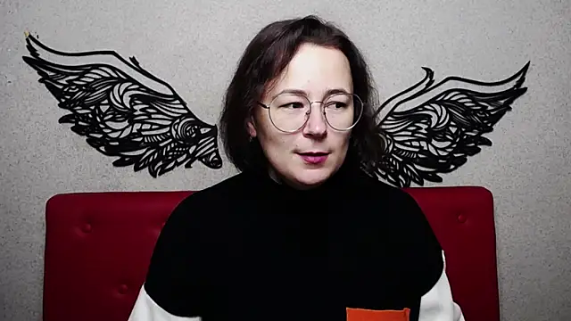 Snapshot of MarieSho chatting on 02-05-25, 06:04 MarieSho online show from 02-05-25, 06:04