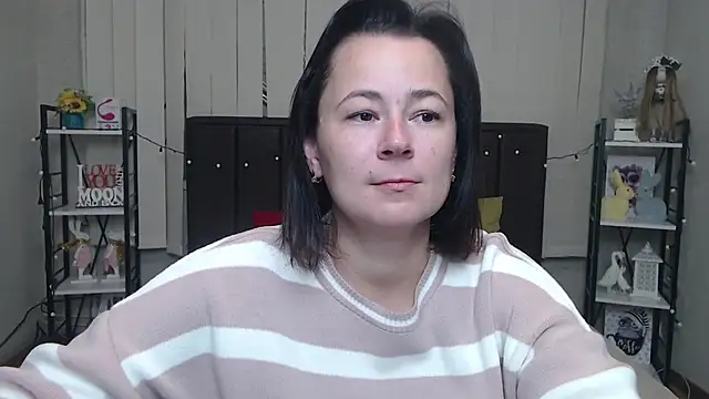 Snapshot of MarieSho chatting on 10-03-25, 06:21 MarieSho online show from 10-03-25, 06:21