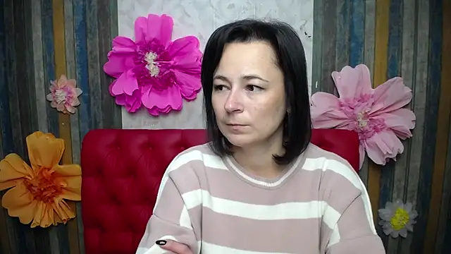 Snapshot of MarieSho chatting on 10-13-25, 05:24 MarieSho online show from 10-13-25, 05:24