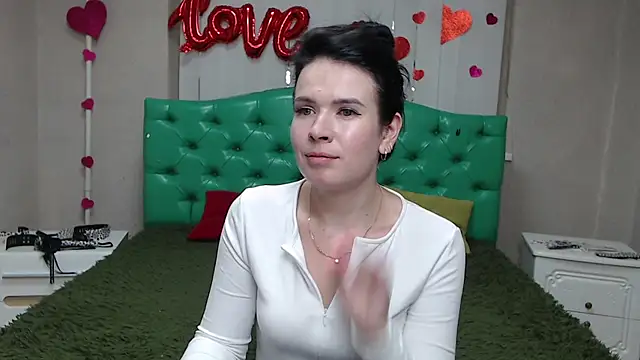 JasmineKouch online show from 07-09-26, 05:50