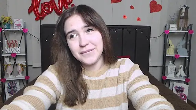 Snapshot of LauraHlot chatting on 02-16-25, 09:27 LauraHlot online show from 02-16-25, 09:27