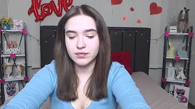 Snapshot of LauraHlot chatting on 02-27-25, 12:21 LauraHlot online show from 02-27-25, 12:21