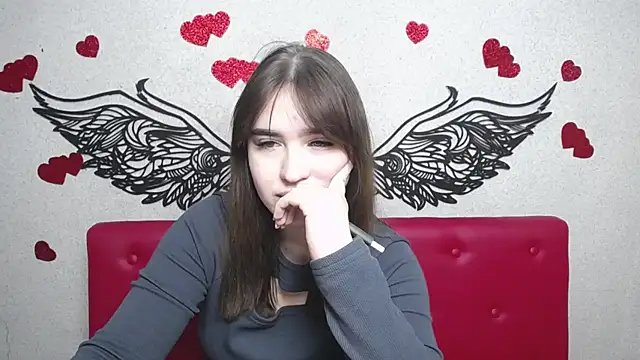 Snapshot of LauraHlot chatting on 03-15-25, 10:03 LauraHlot online show from 03-15-25, 10:03