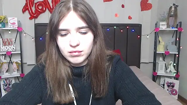 Snapshot of LauraHlot chatting on 03-22-25, 12:46 LauraHlot online show from 03-22-25, 12:46