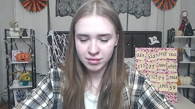 Snapshot of LauraHlot chatting on 10-25-25, 05:40 LauraHlot online show from 10-25-25, 05:40