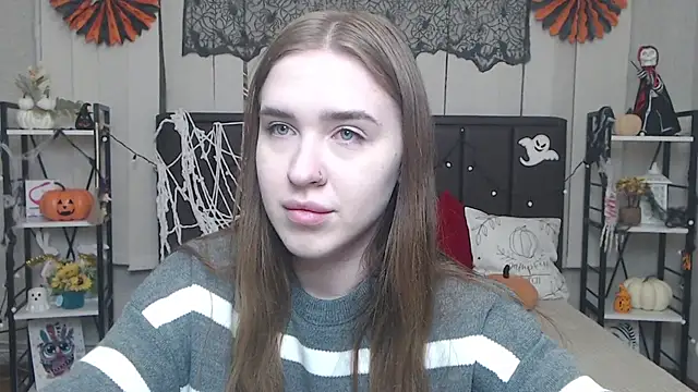 Snapshot of LauraHlot chatting on 11-03-25, 06:31 LauraHlot online show from 11-03-25, 06:31