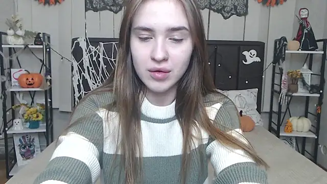 Snapshot of LauraHlot chatting on 11-12-25, 06:36 LauraHlot online show from 11-12-25, 06:36