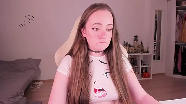 Snapshot of WalkingGirl chatting on 12-03-25, 09:02 WalkingGirl online show from 12-03-25, 09:02