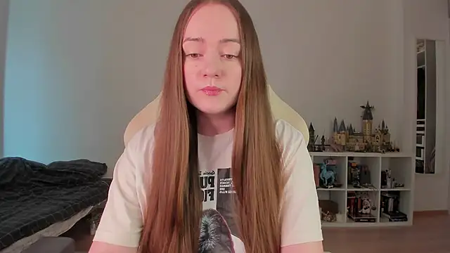 Snapshot of WalkingGirl chatting on 03-20-26, 08:30 WalkingGirl online show from 03-20-26, 08:30