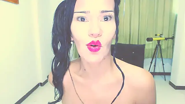 Snapshot of Stephanie520 chatting on 09-24-25, 11:24 Stephanie520 online show from 09-24-25, 11:24