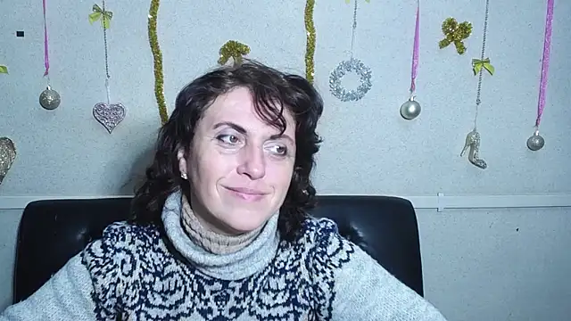 LuciaMii online show from 12-29-24, 06:05