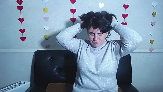 LuciaMii online show from 01-28-25, 06:07