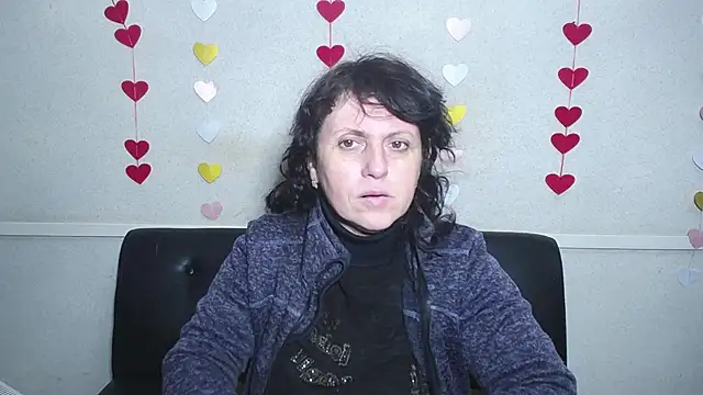 LuciaMii online show from 02-05-25, 06:02