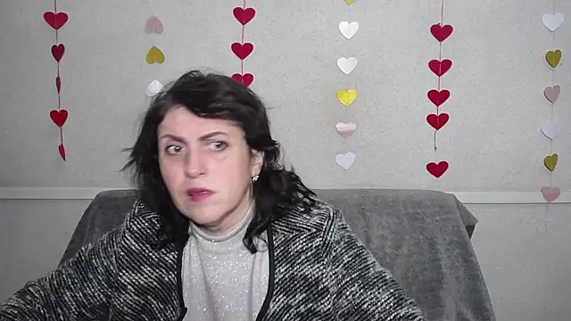 LuciaMii online show from 02-19-25, 06:00