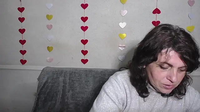 LuciaMii online show from 03-06-25, 06:16