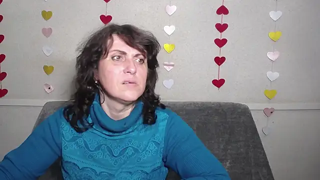 LuciaMii online show from 03-10-25, 06:01