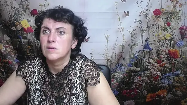 LuciaMii online show from 09-17-25, 05:03