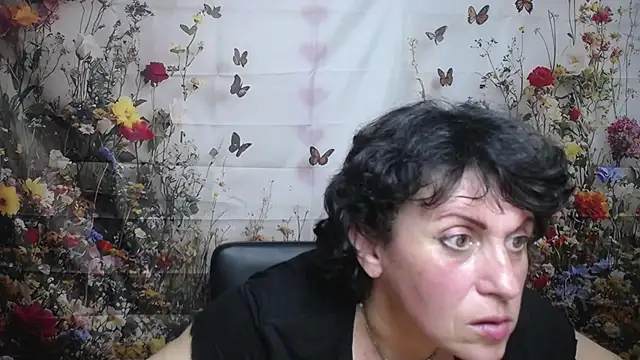 LuciaMii online show from 09-25-25, 05:16