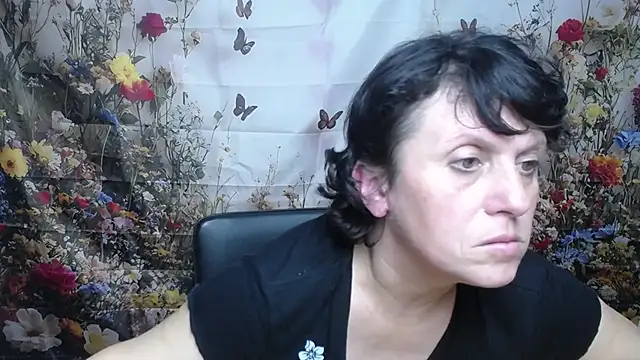 LuciaMii online show from 09-30-25, 05:07