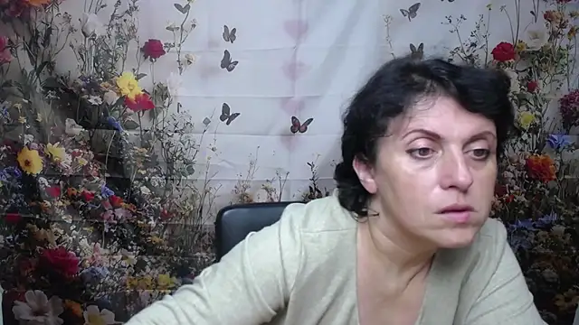 LuciaMii online show from 10-07-25, 04:59