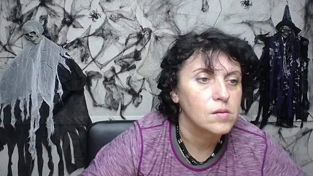 LuciaMii online show from 10-19-25, 05:02