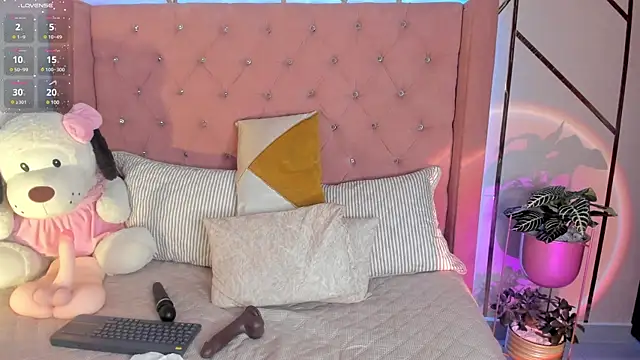 Snapshot of foxxxmegan chatting on 02-13-25, 07:52 foxxxmegan online show from 02-13-25, 07:52