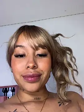 Snapshot of MarieLeon chatting on 03-22-25, 11:09 MarieLeon online show from 03-22-25, 11:09