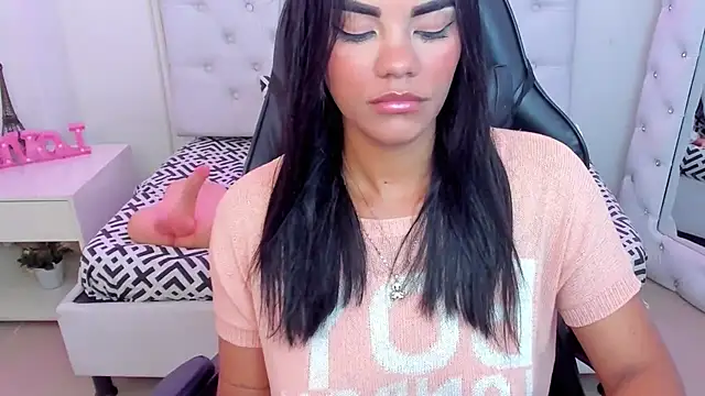 Snapshot of silvana__miller chatting on 01-14-25, 07:11 silvana miller online show from 01-14-25, 07:11